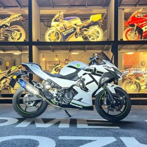 Kawasaki-Fairing-Sets-Ninja-400-Dreamy-Star-Livery-Full-Side-View
