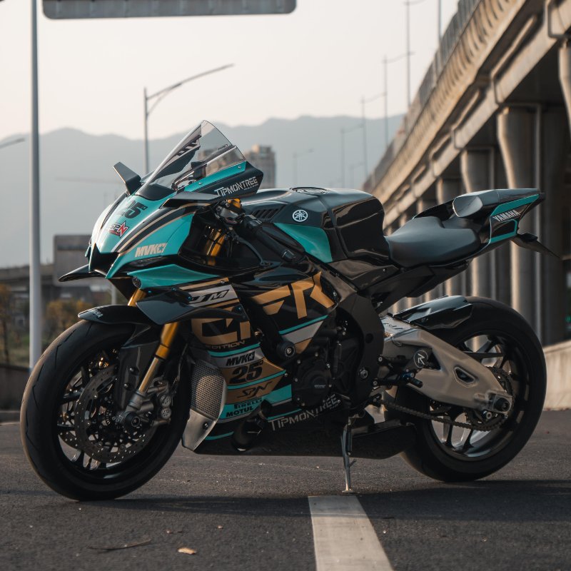 Custom track day graphics replication on Yamaha R1 bodywork